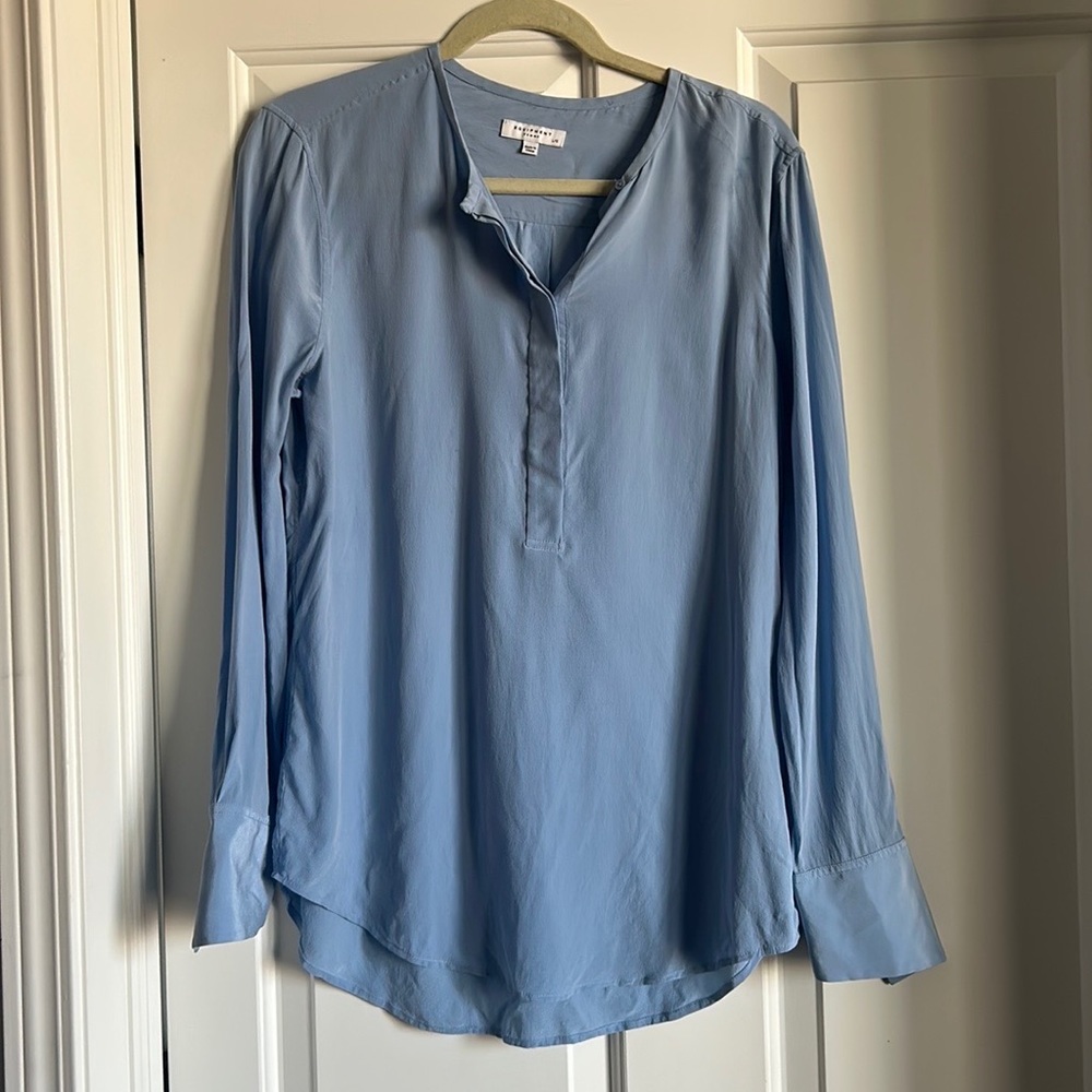 Equipment Womens Light Blue Silk Shirt Size L